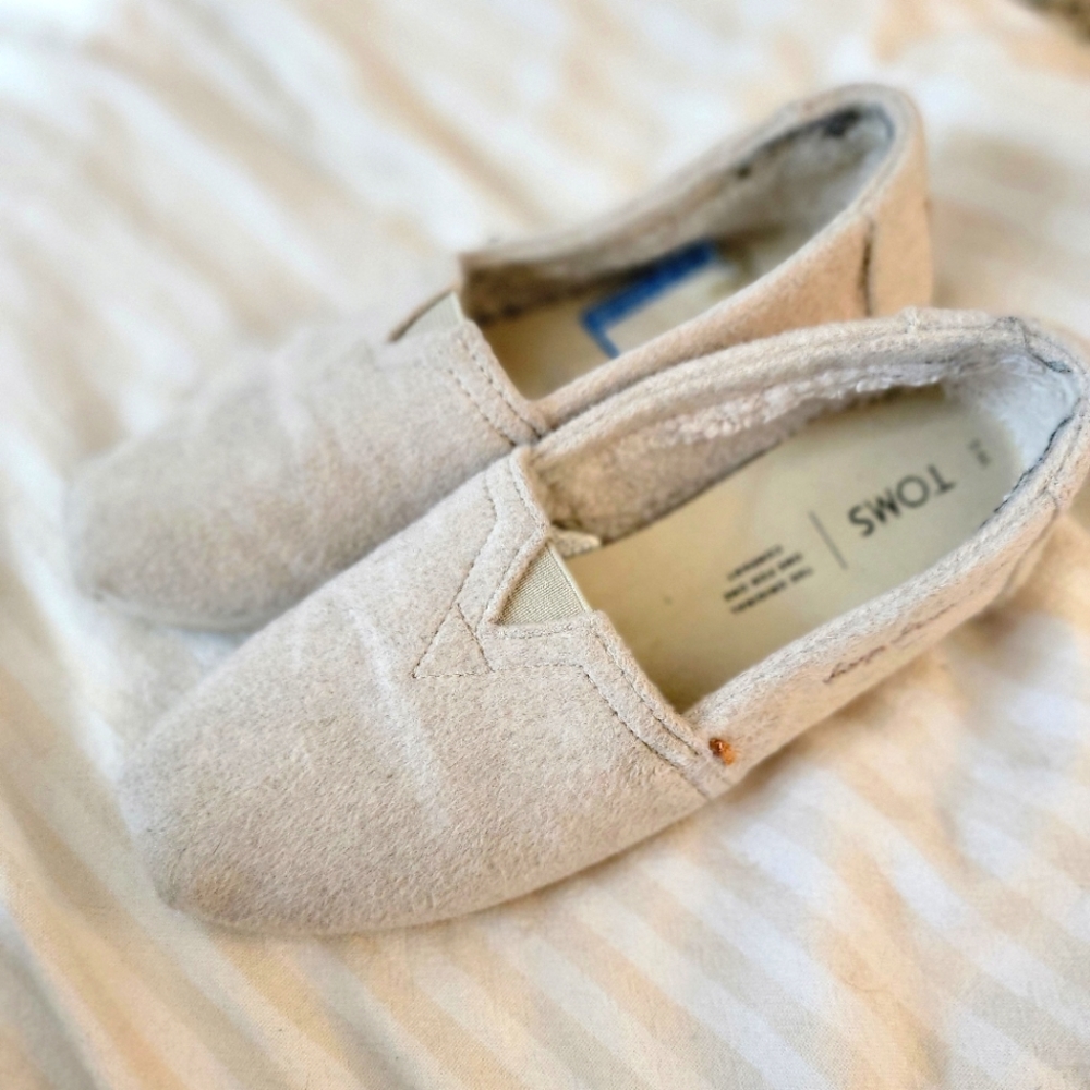 Tom's slip ons
